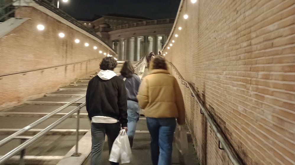 Students deliver meals with Sant'Egidio to the unhoused near St Peter's Square as part of Theology Service Learning course